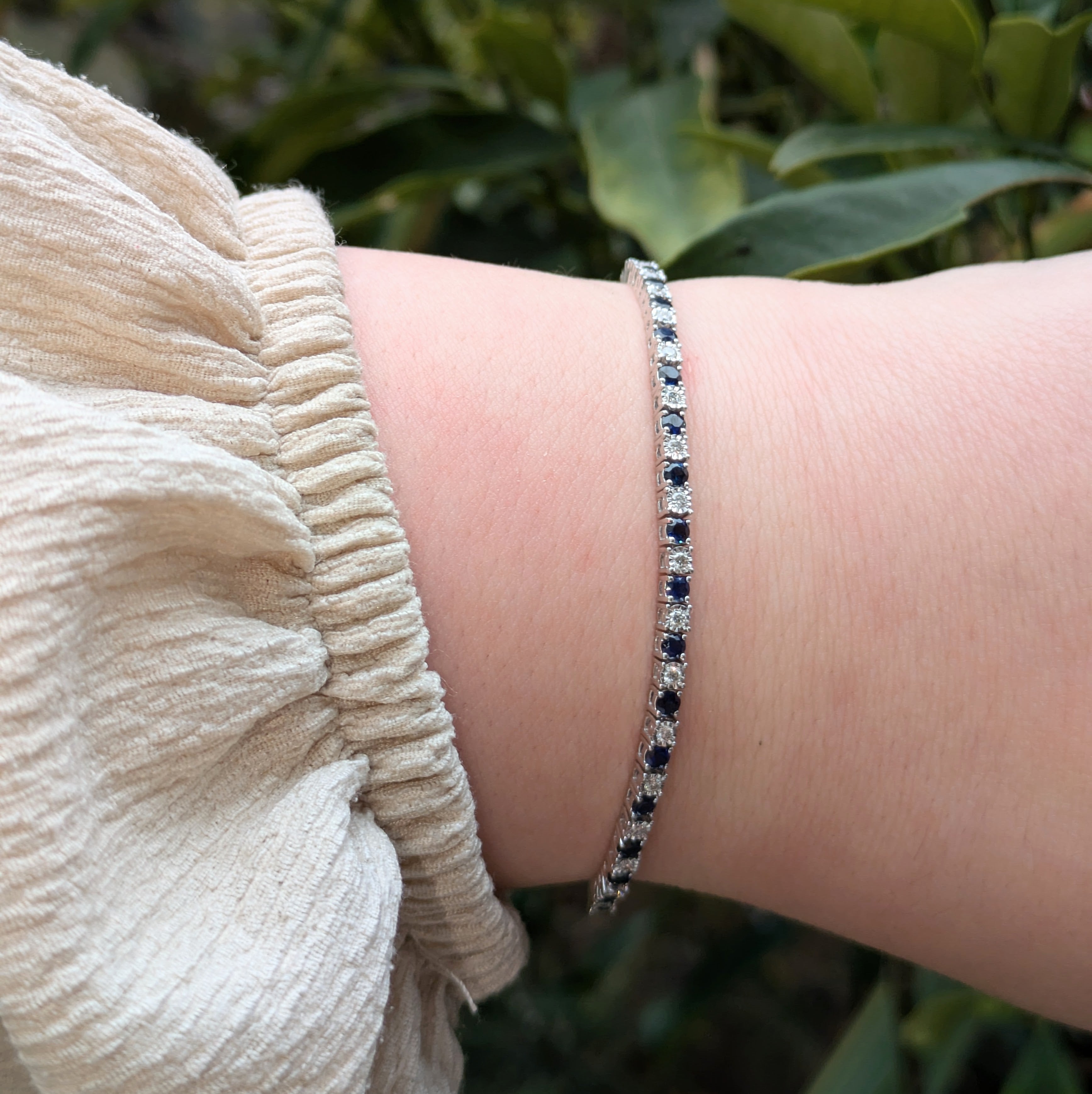 Sapphire with illusion set diamonds tennis bracelet F/VS1