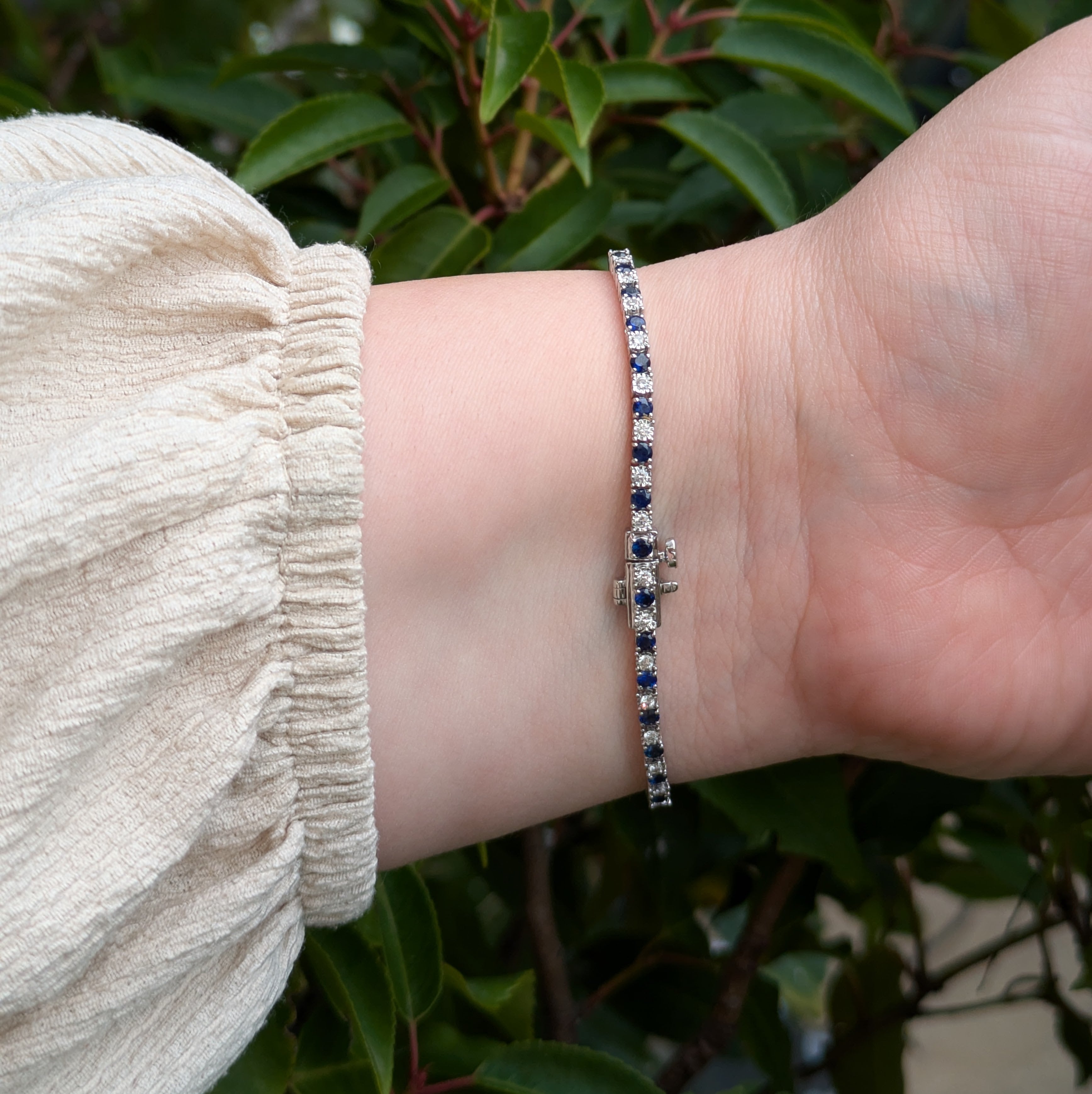 Sapphire with illusion set diamonds tennis bracelet F/VS1
