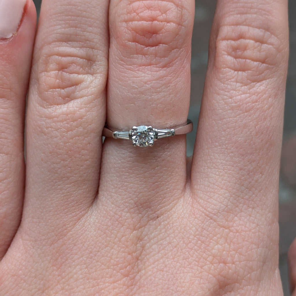 round F/VS1 ring with tapered baguettes