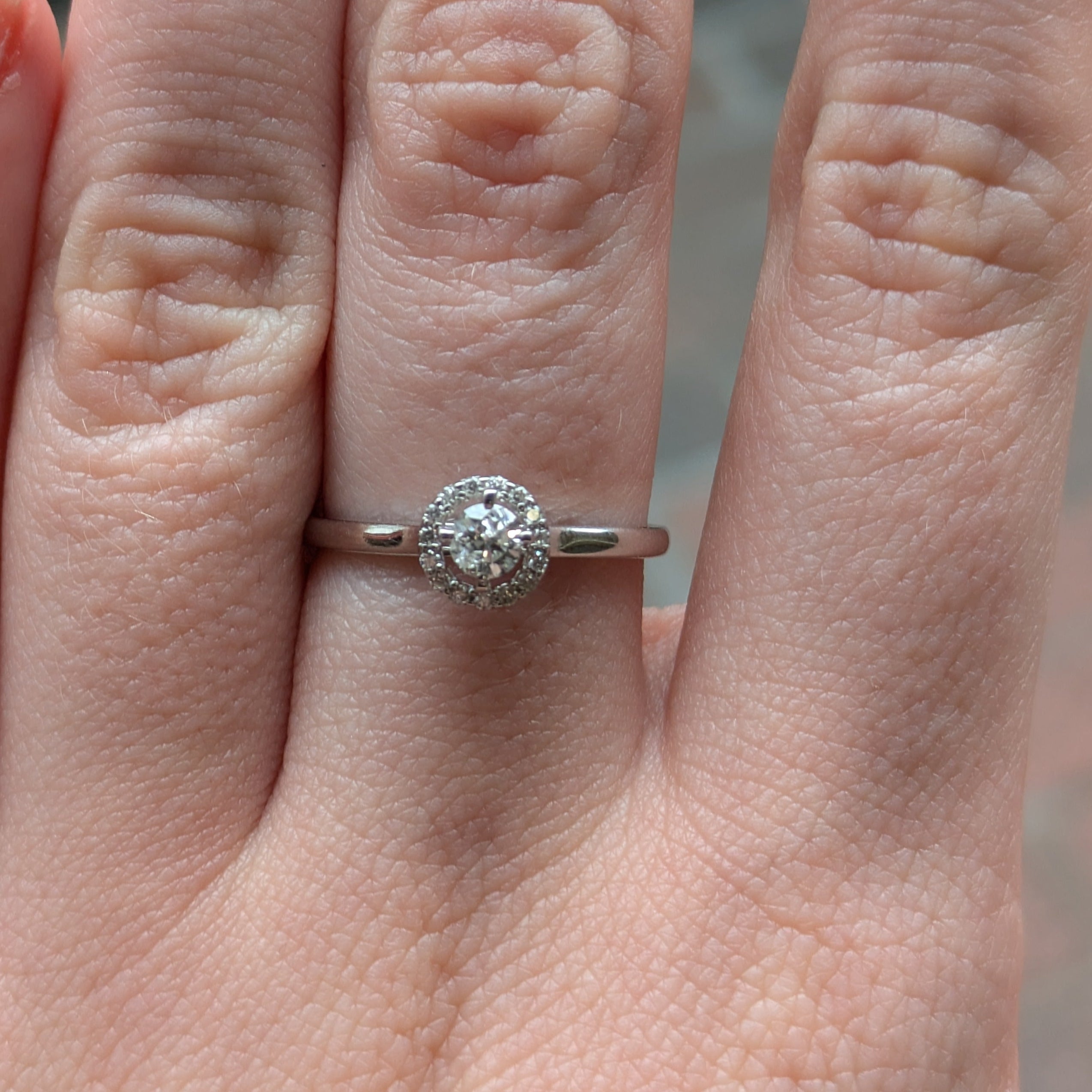 Round halo engagement ring