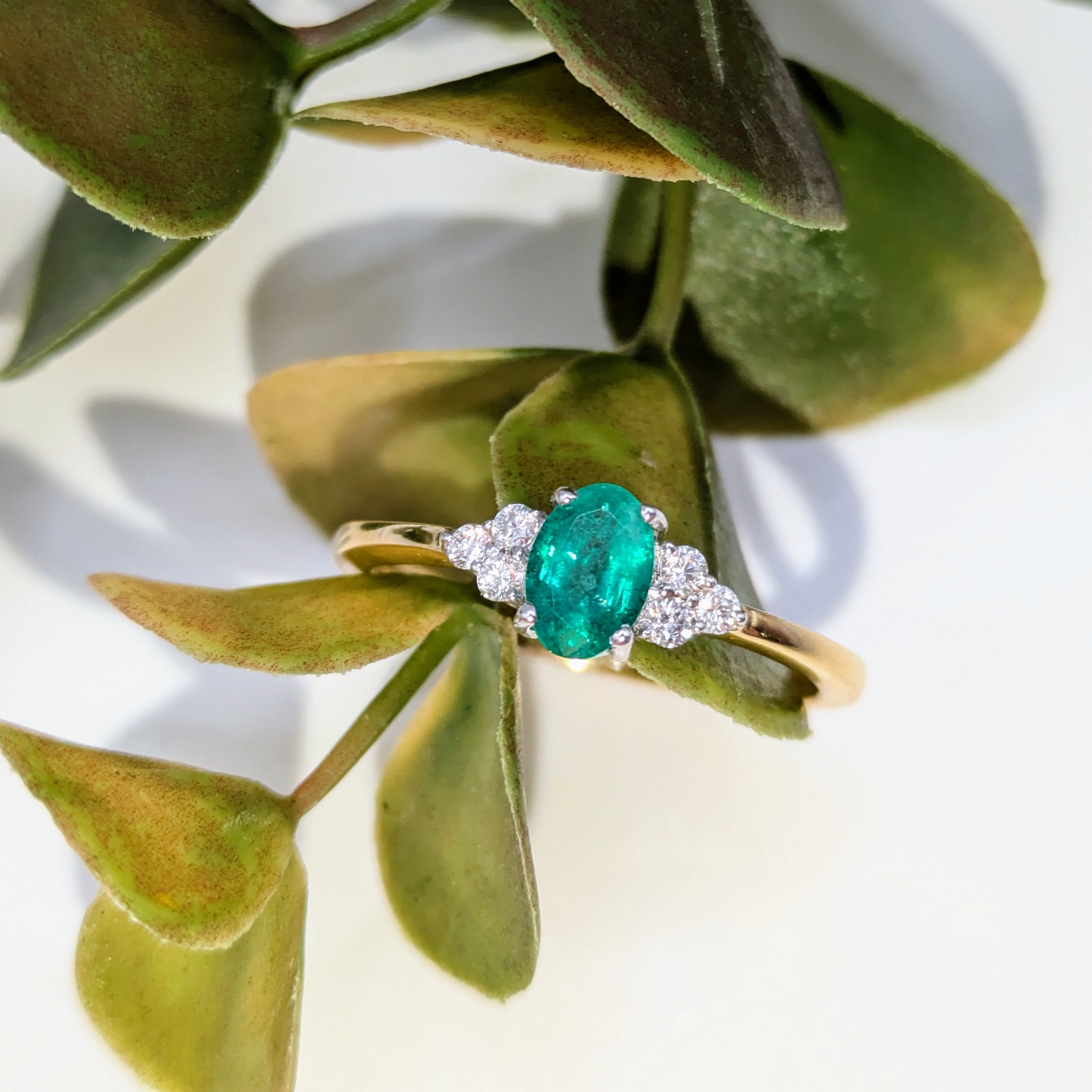 Emerald gemstone ring