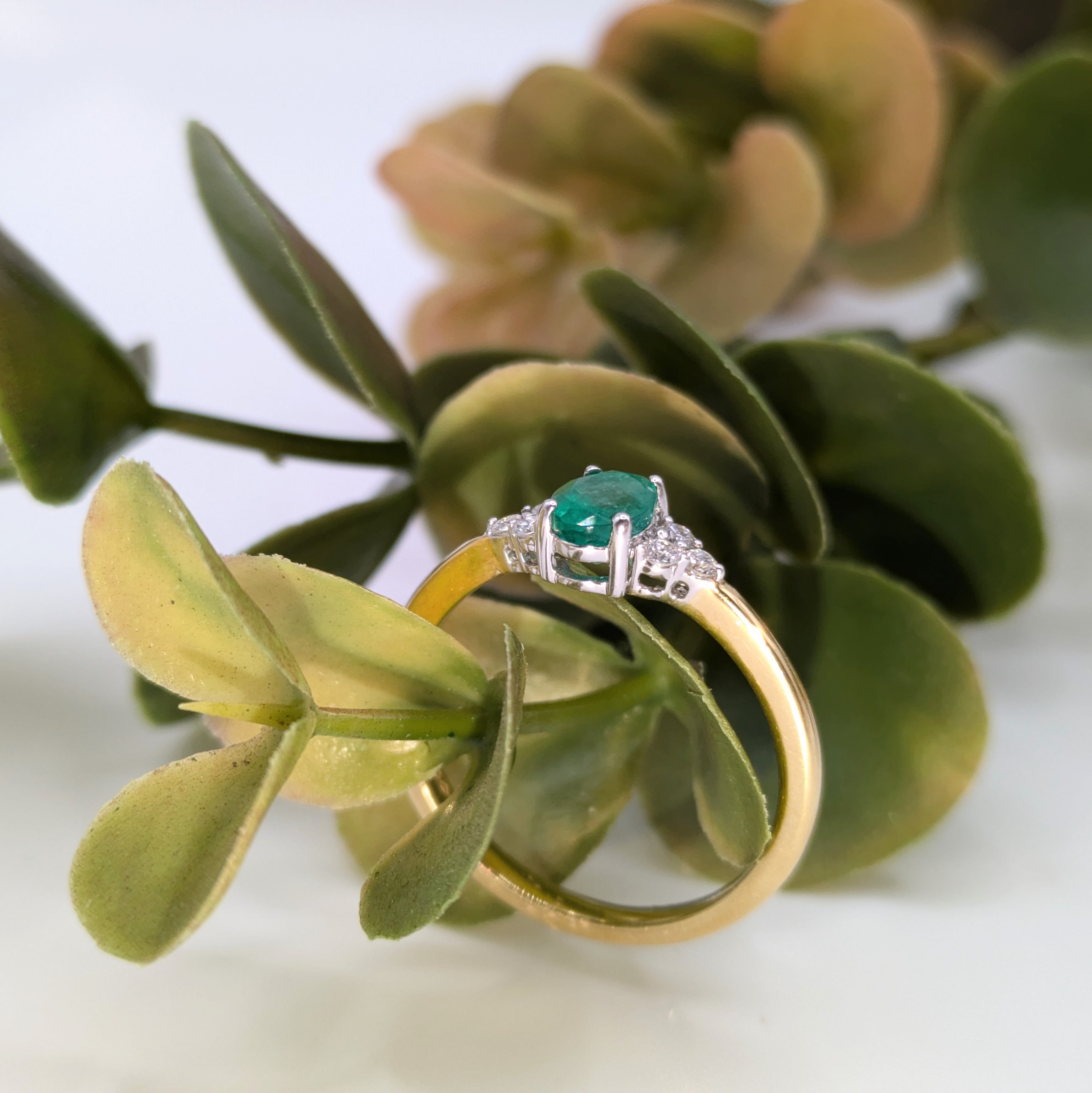Emerald gemstone ring